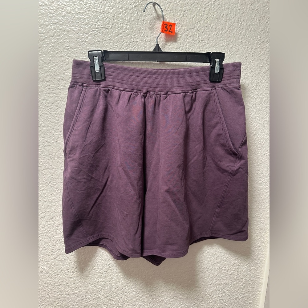 Lululemon ladies shorts size 8. A32